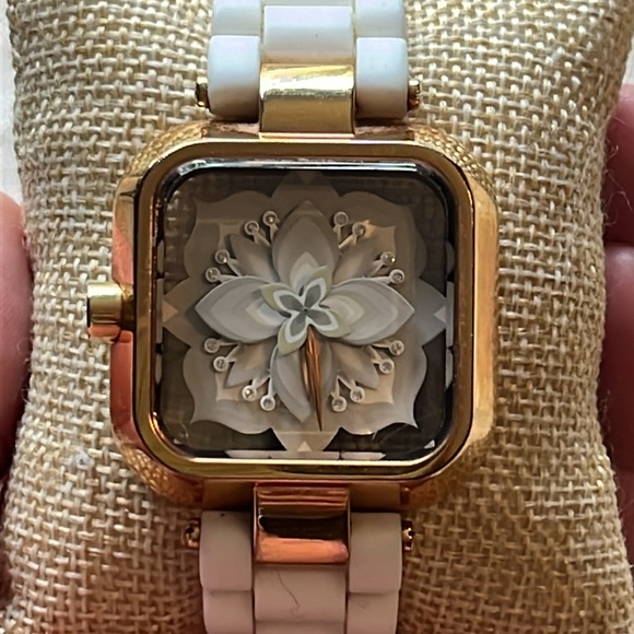 ZERONE Crossover SASU “untitled” white and gold analog watch!!! New Battery - Picture 7 of 10